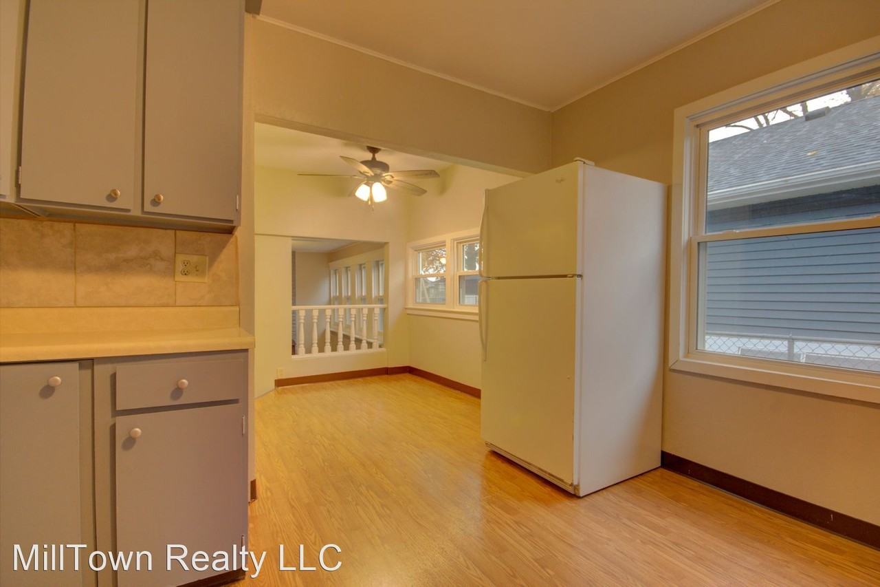 1851 Oak St - Photo 3 of 33