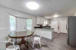 featured image of Freestone Dr