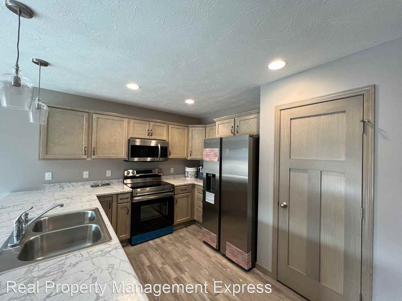 2114 S Ronsiek Ave - Photo 2 of 16