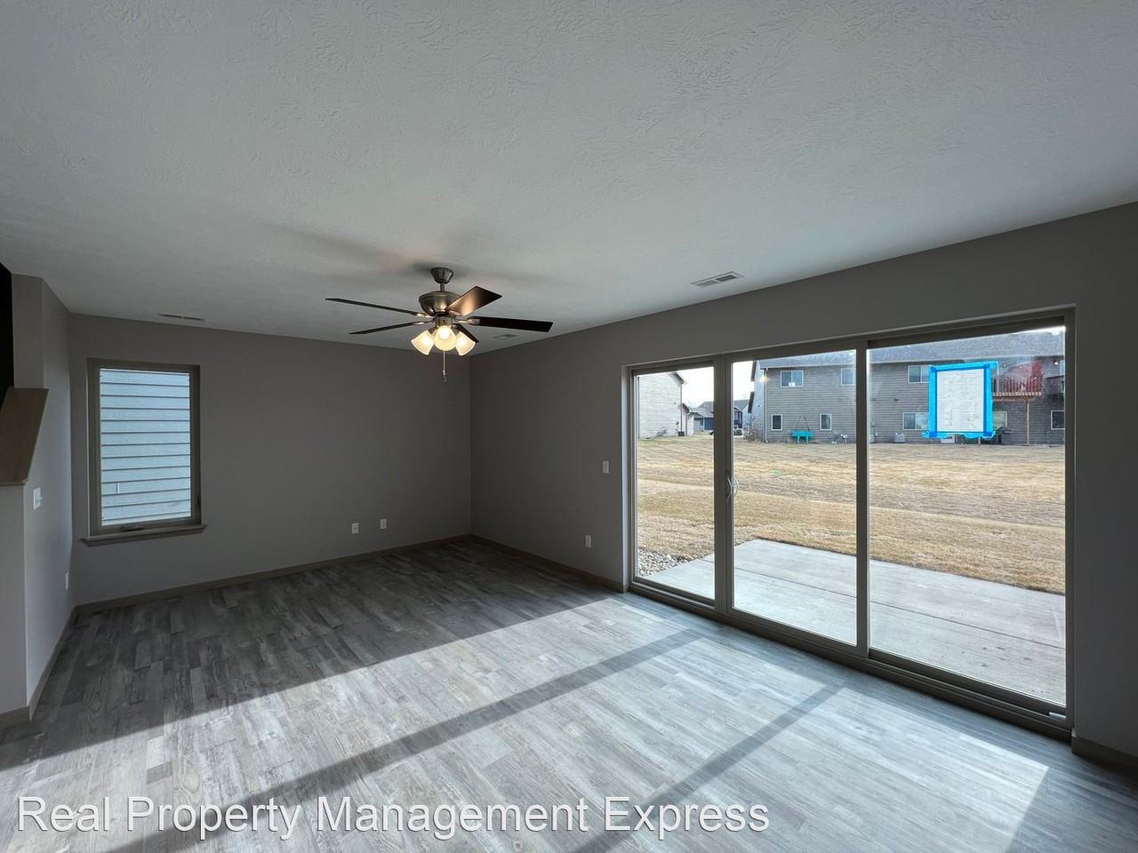 2114 S Ronsiek Ave - Photo 3 of 16