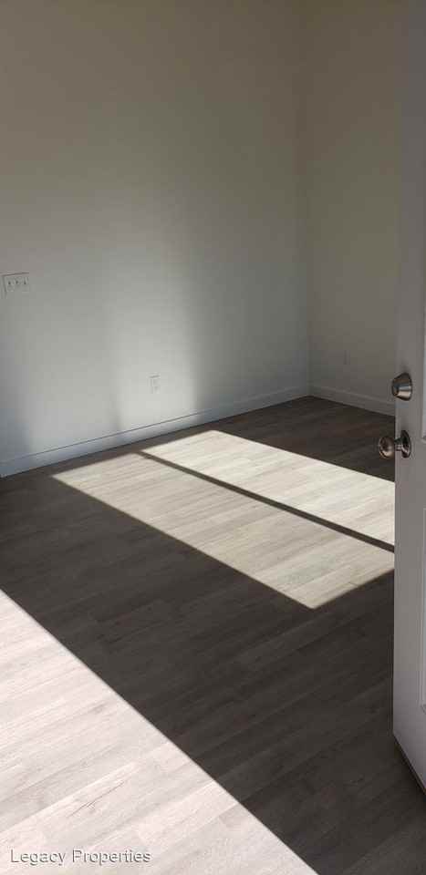 403 Brookline - Photo 3 of 20