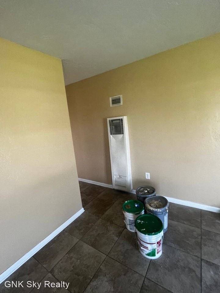 22073 Beverly Ave - Photo 3 of 13