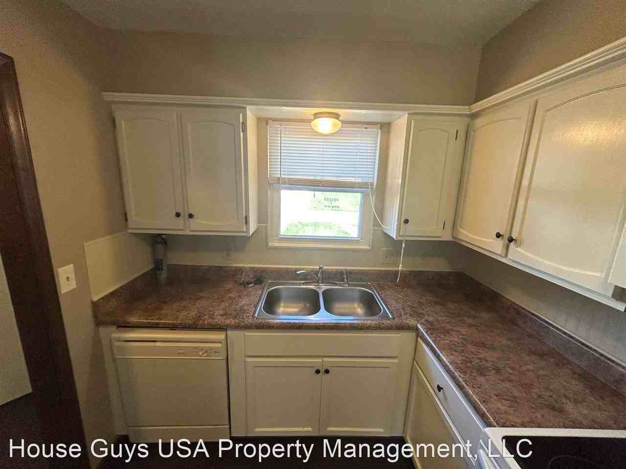 Move in ready 2 bed 1.5 bath!!! - Photo 2 of 10