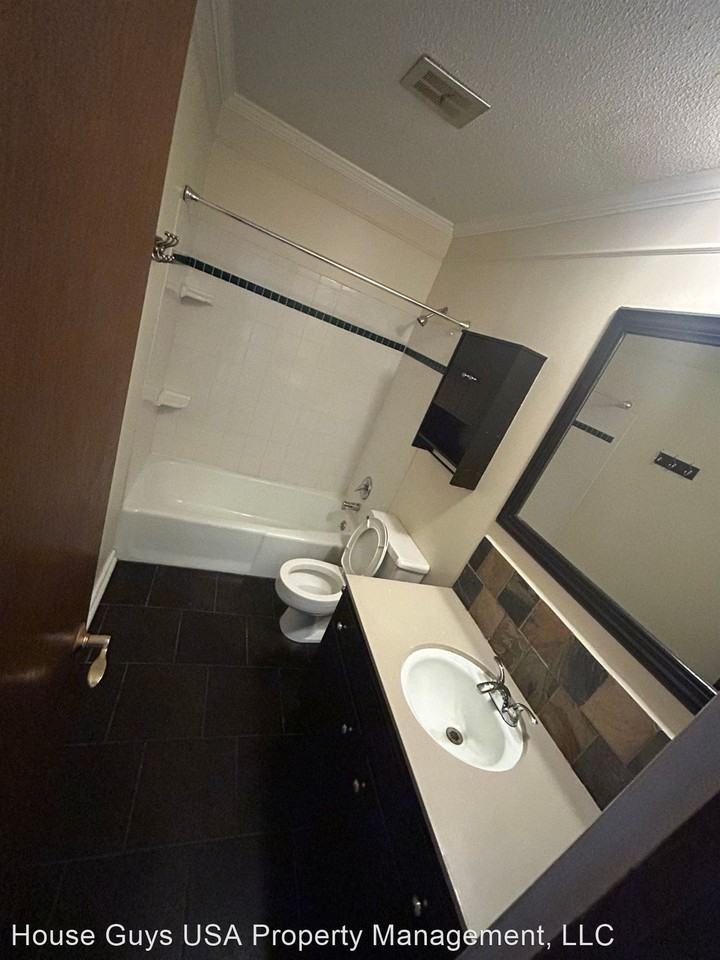 Move in ready 2 bed 1.5 bath!!! - Photo 3 of 10