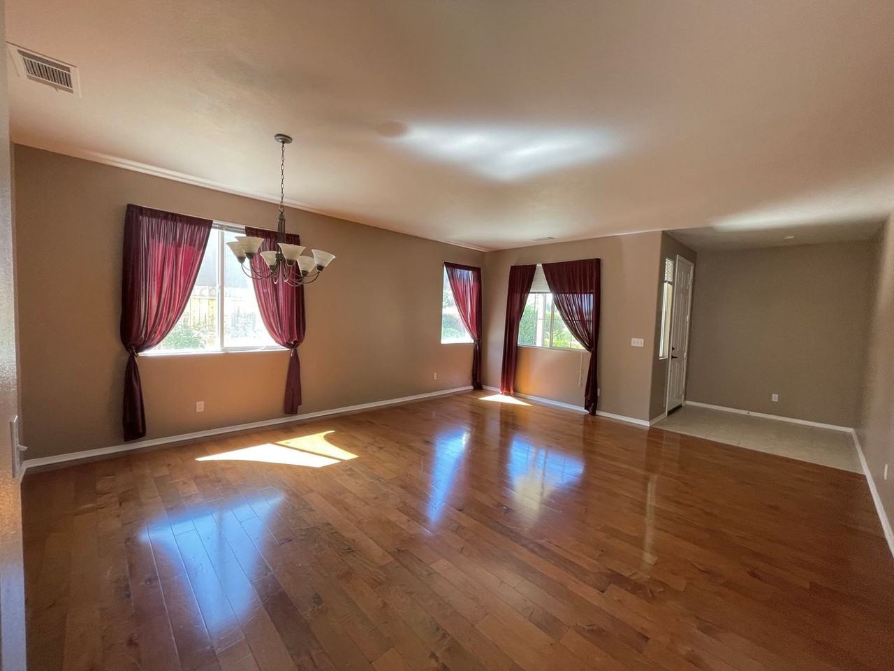 887 Sycamore Canyon Rd - Photo 3 of 36