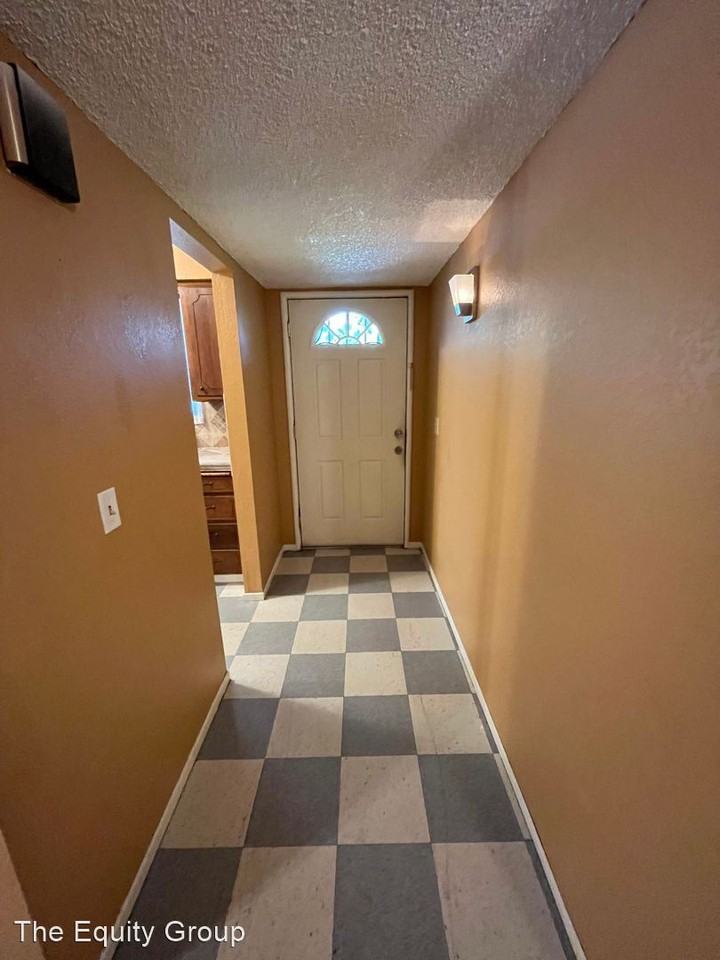 811 N Shasta Ave - Photo 2 of 21