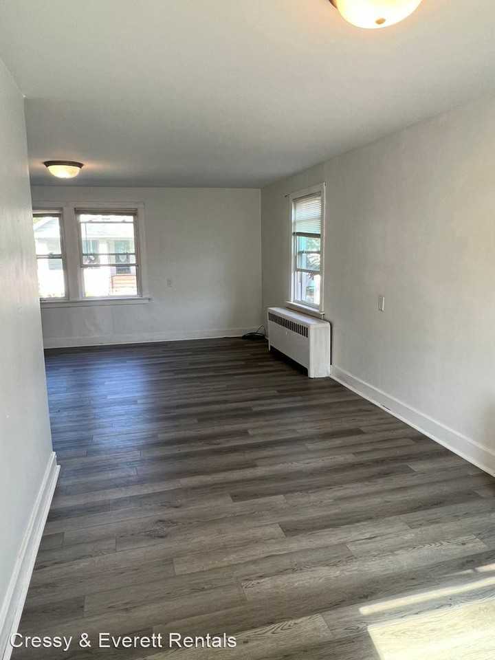 105 Maple Ct - Photo 2 of 15