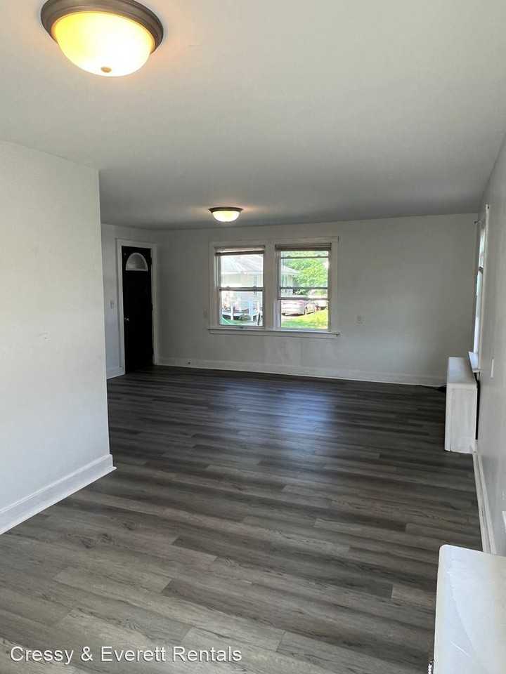 105 Maple Ct - Photo 3 of 15