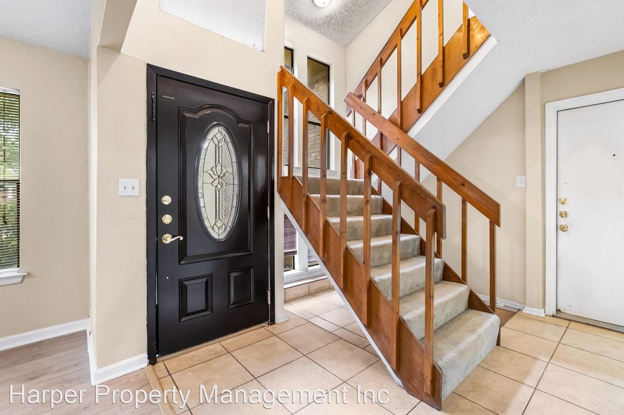 2711 Red Tree St - Photo 2 of 17