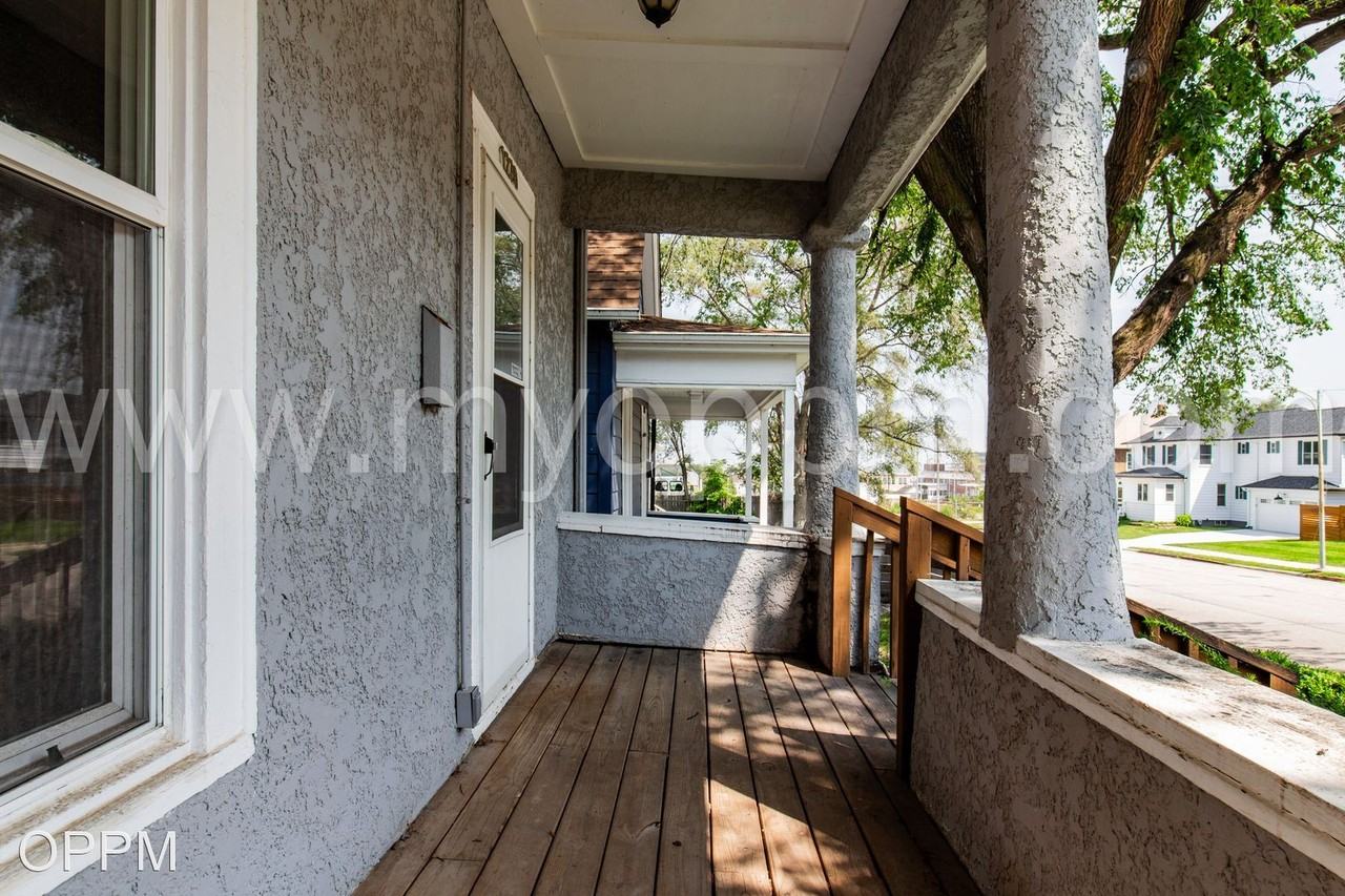 1230 S 11th St - Photo 2 of 19