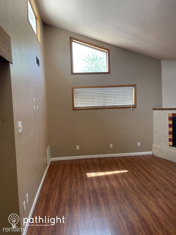 1121 June St Ne - Photo 2 of 14