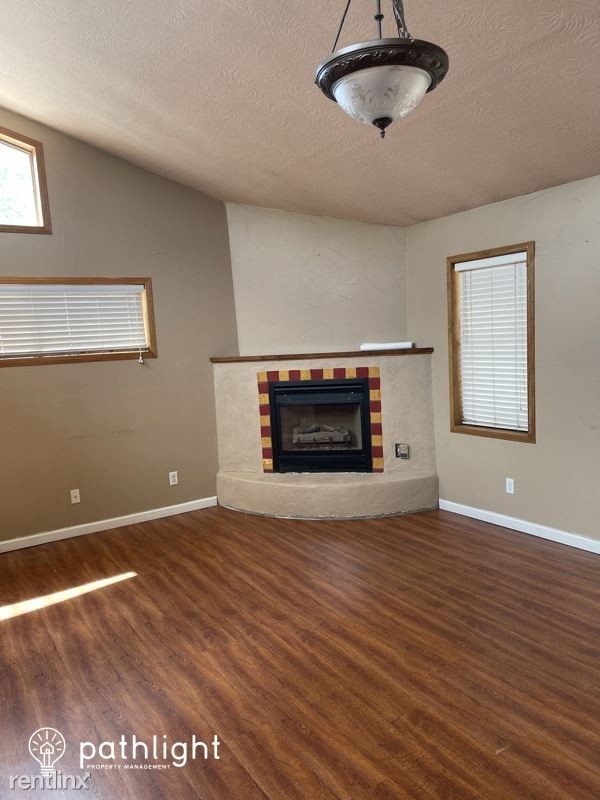 1121 June St Ne - Photo 3 of 14