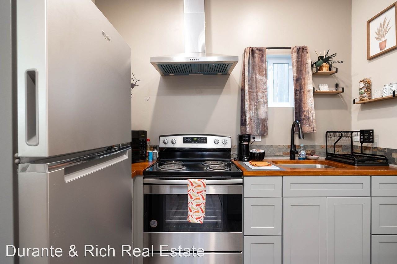 1017 40th St - Photo 2 of 13