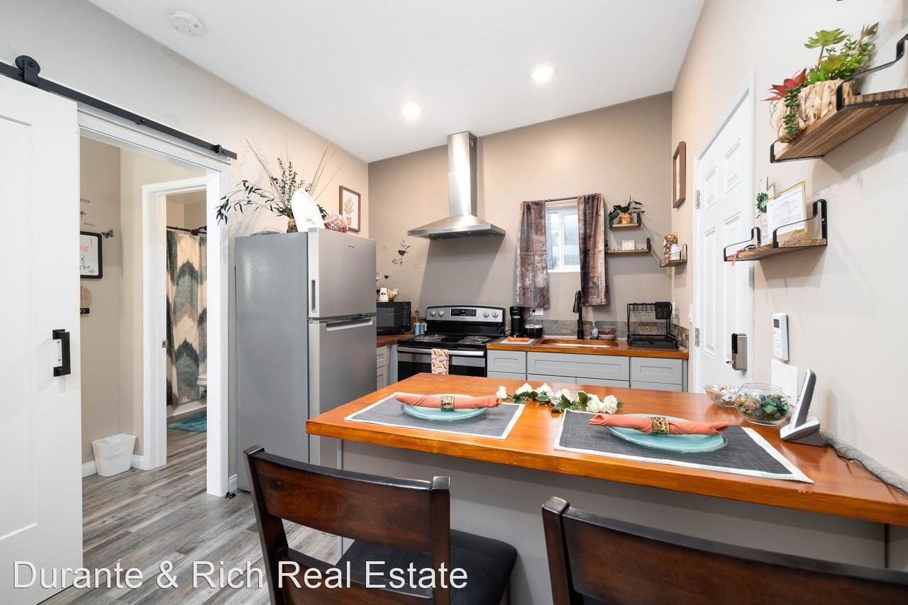 1017 40th St - Photo 3 of 13