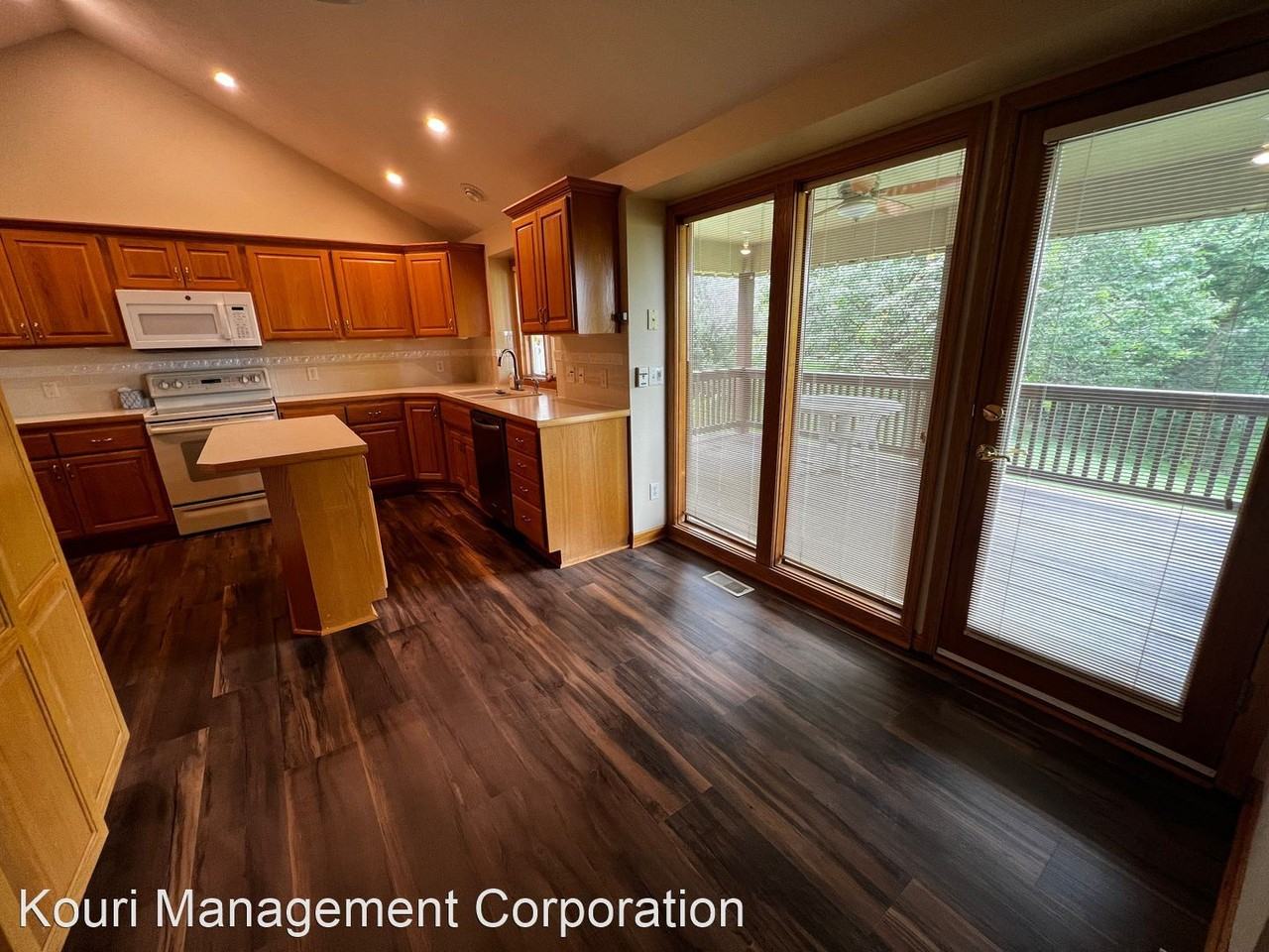 108 Cambridge Cir - Photo 3 of 28