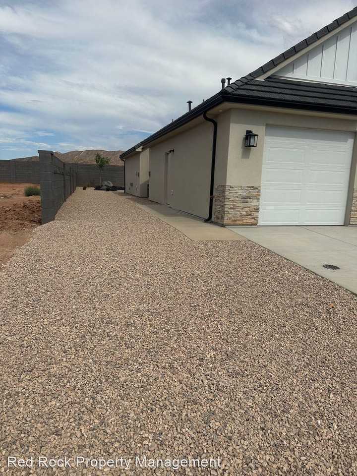 1967 Heritage Dr - Photo 3 of 8