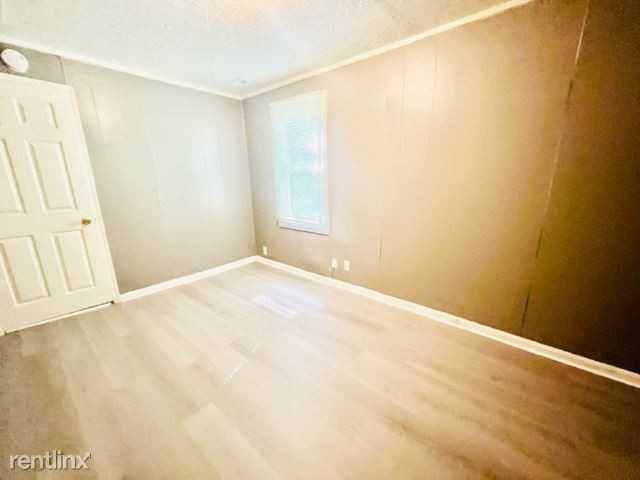 4017 E 55th St - Photo 3 of 10