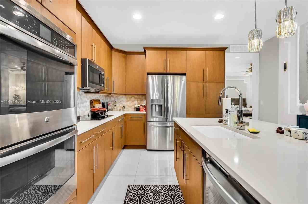 10226 Akenside Dr - Photo 2 of 30