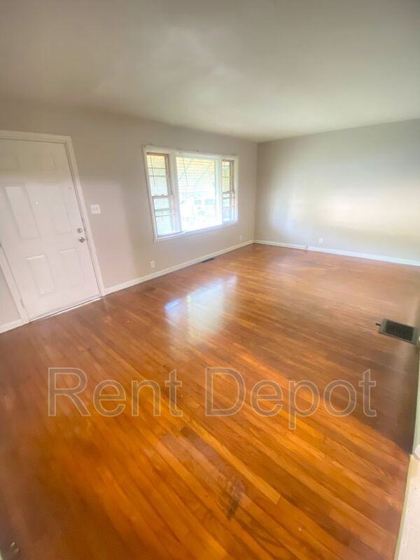 1506 Judson St - Photo 2 of 10