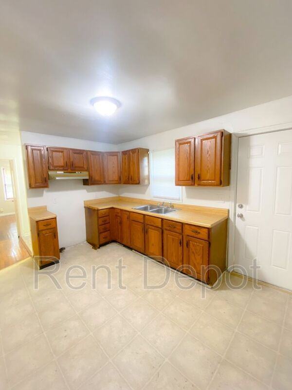 1506 Judson St - Photo 3 of 10