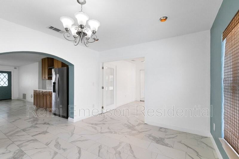 10625 Bresslyn Blvd - Photo 5 of 29