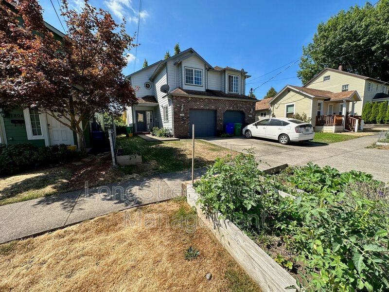 1748 Se Marion St - Photo 2 of 20