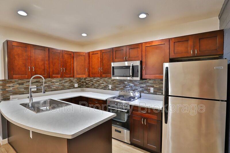 9603 N 5th St #C - Photo 3 of 15