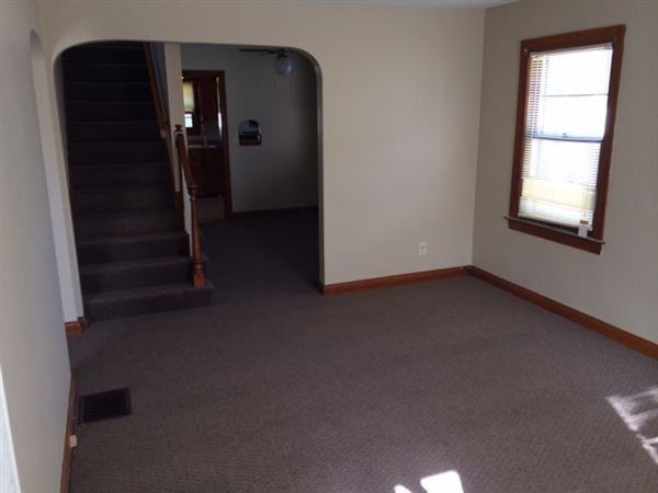 811 Denmark St - Photo 2 of 8