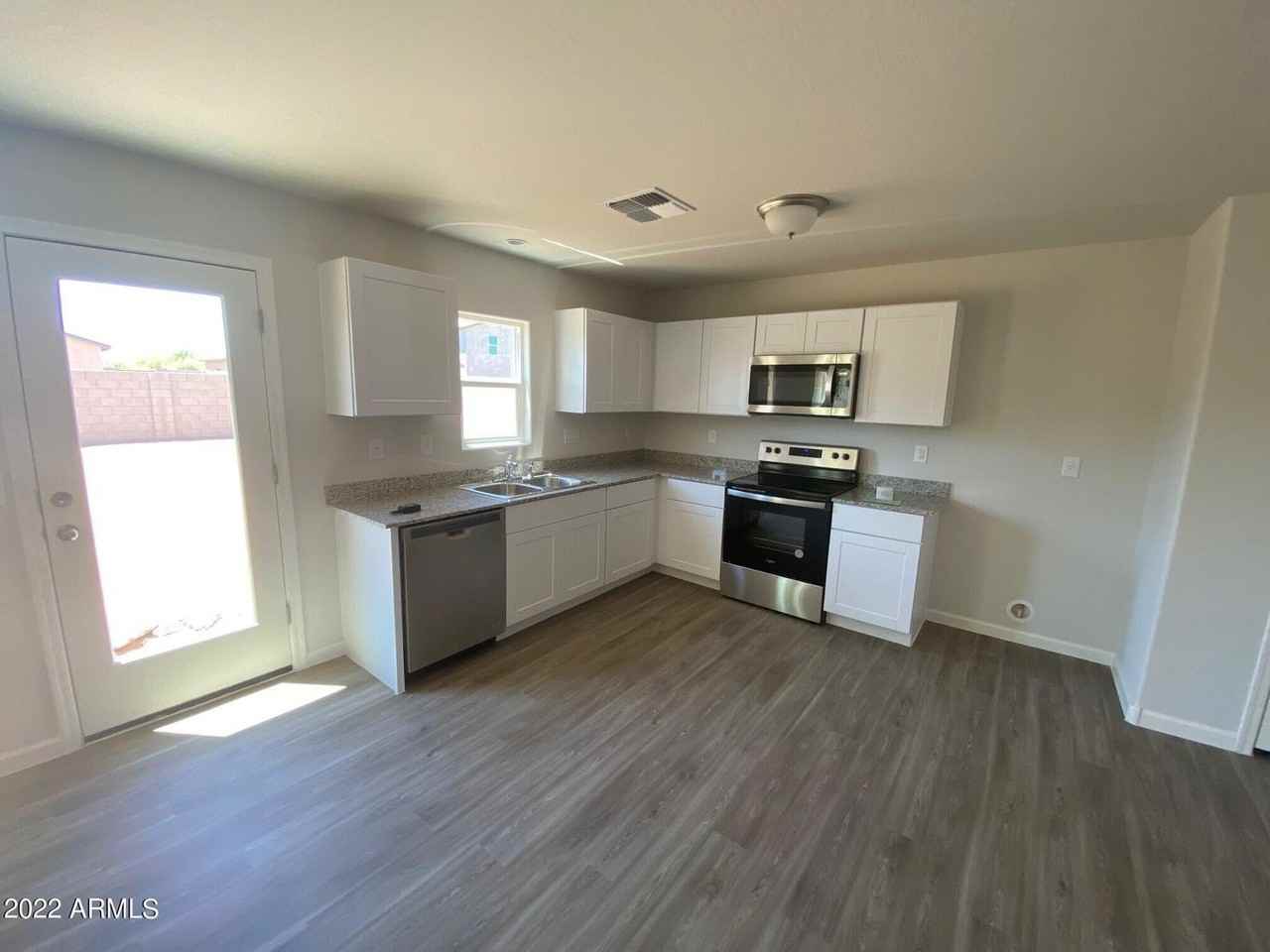 119 W Dewey Ave - Photo 3 of 14