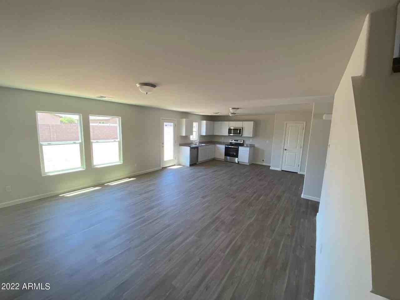 119 W Dewey Ave - Photo 4 of 14