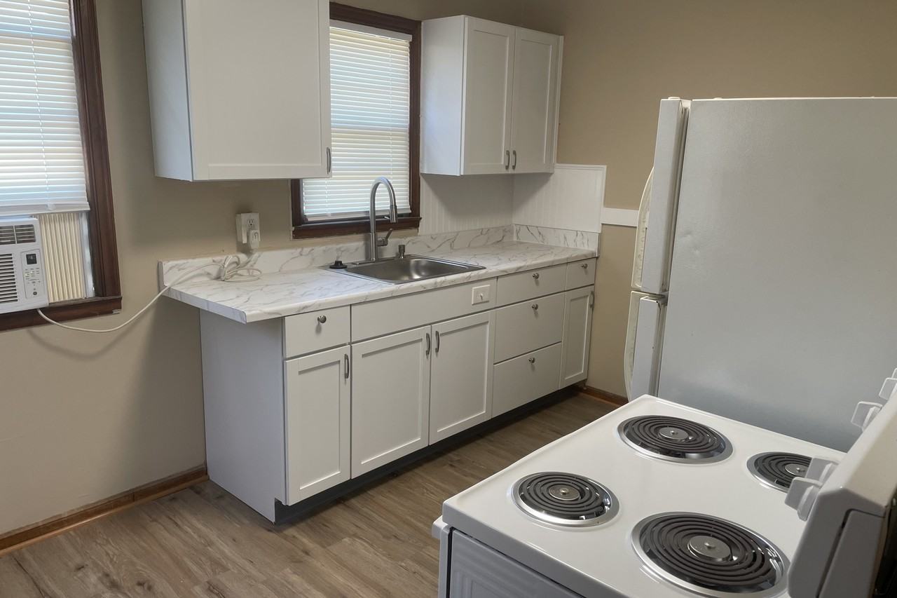 2700 Se Kentucky Ave - Photo 2 of 11