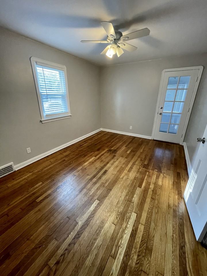 13641 Cedar Rd - Photo 3 of 11