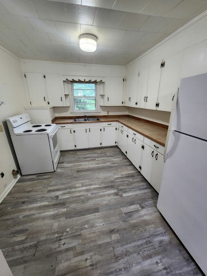 104 Greenlawn Dr - Photo 3 of 5