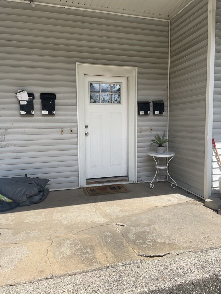 633 Coit Ave Ne - Photo 2 of 2