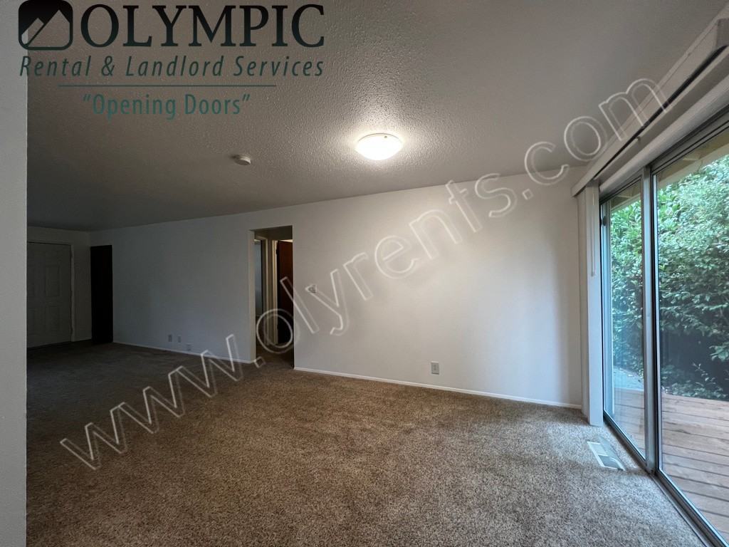 1114 Oak Ave Ne - Photo 4 of 17