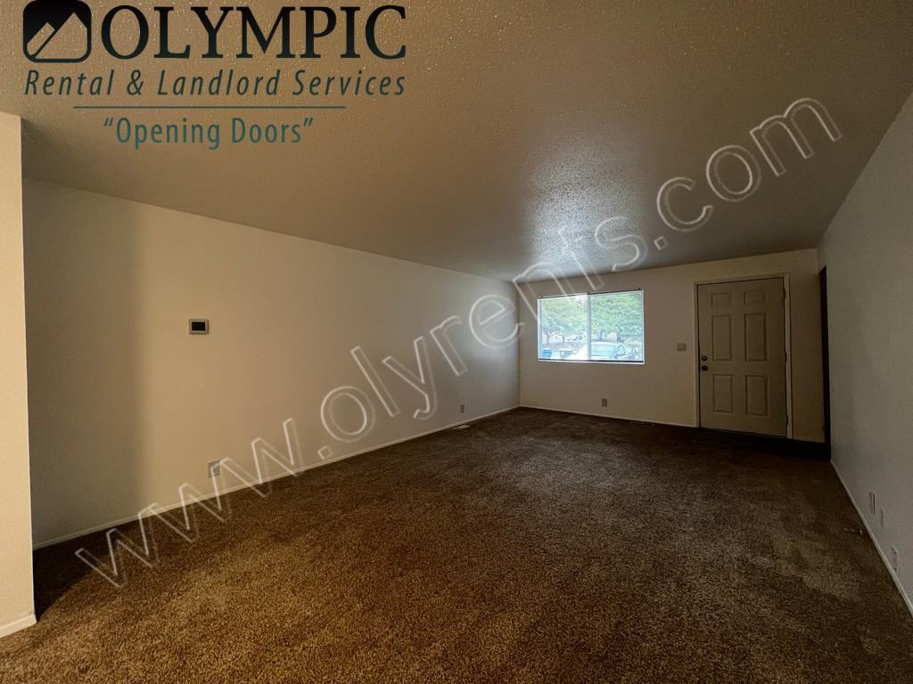 1114 Oak Ave Ne - Photo 7 of 17