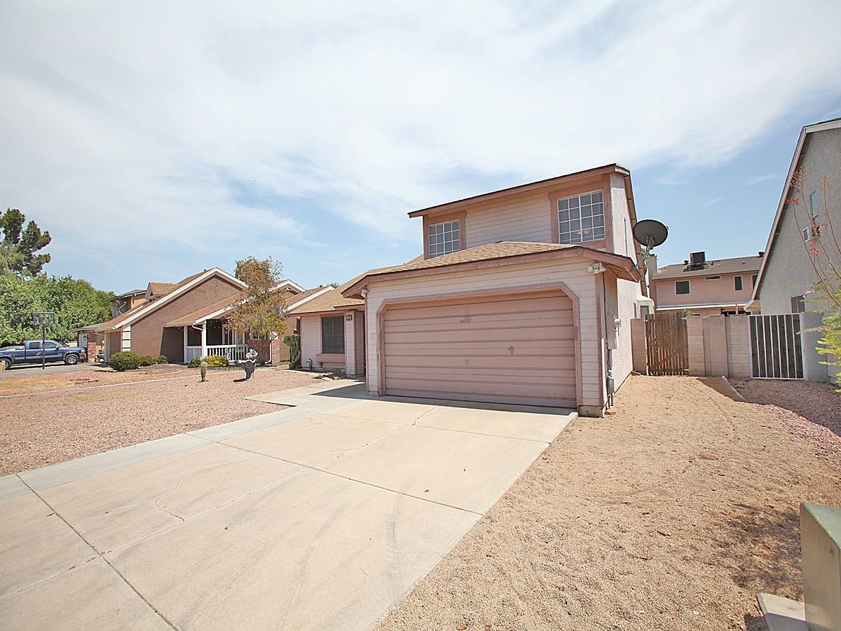 8733 W Sheridan St - Photo 2 of 25