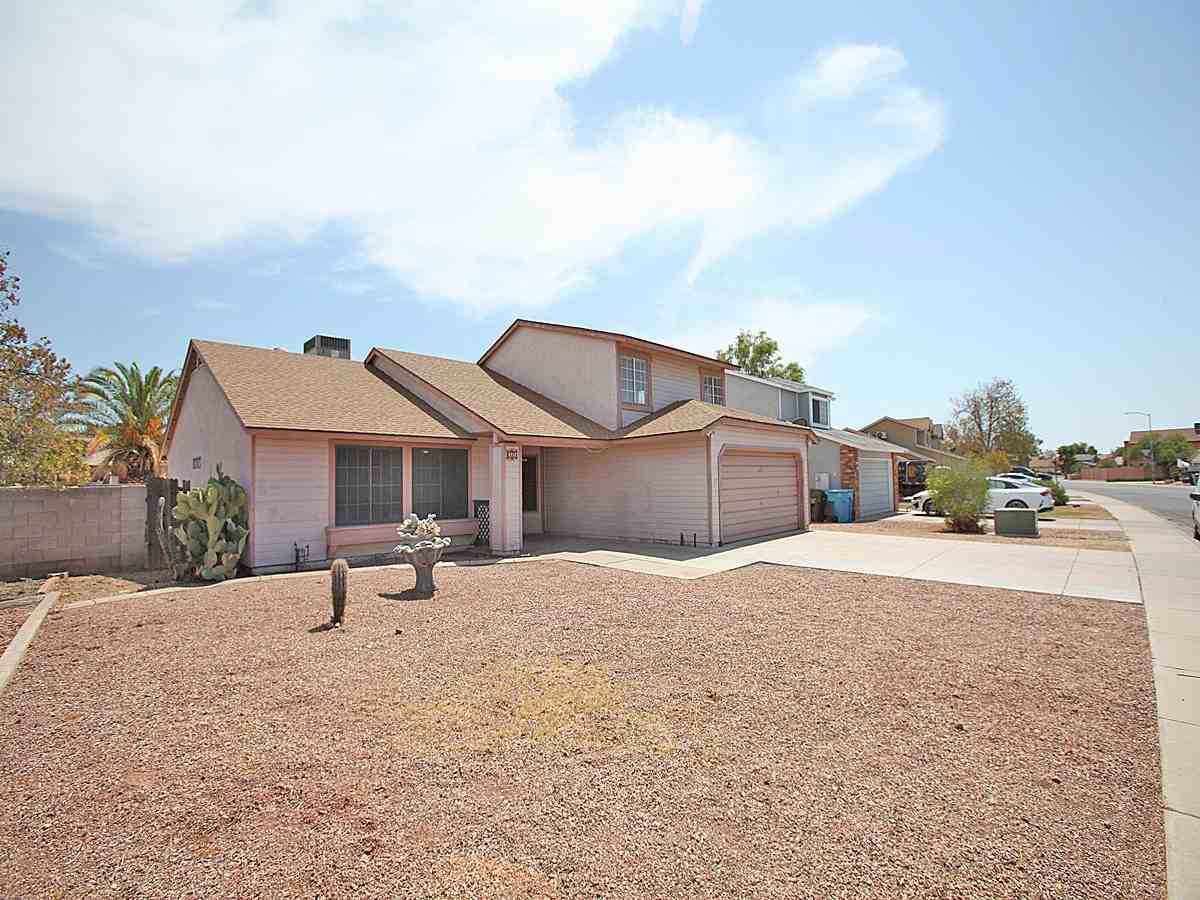 8733 W Sheridan St - Photo 3 of 25