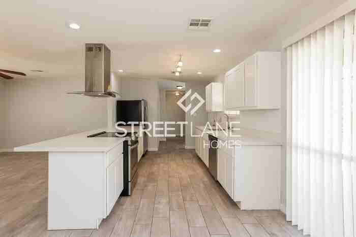 4029 W Puget Ave - Photo 2 of 16