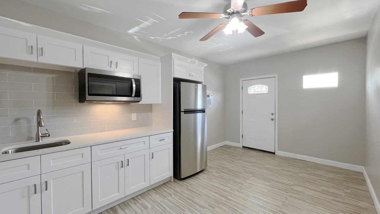 1218 La Mesa Ave #1