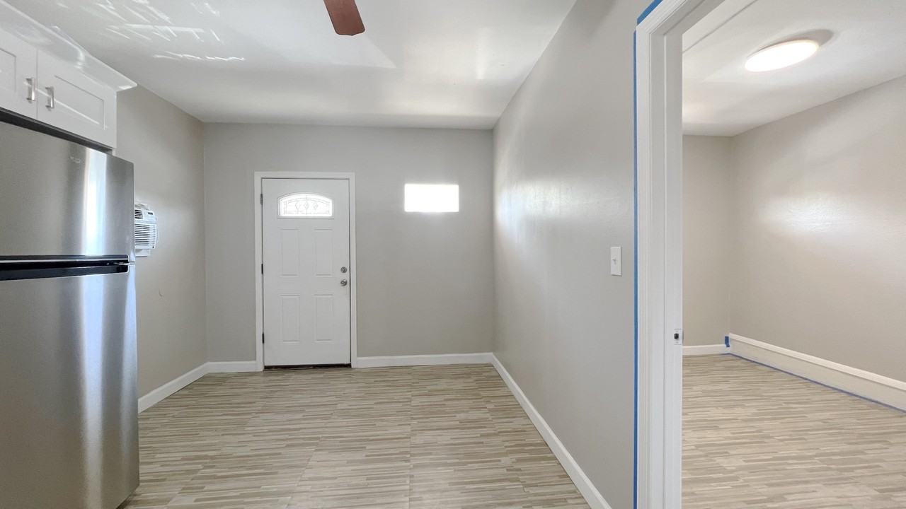 1218 La Mesa Ave #1 - Photo 4 of 8