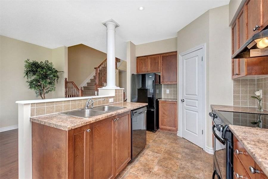 433 Sultan St - Photo 3 of 13