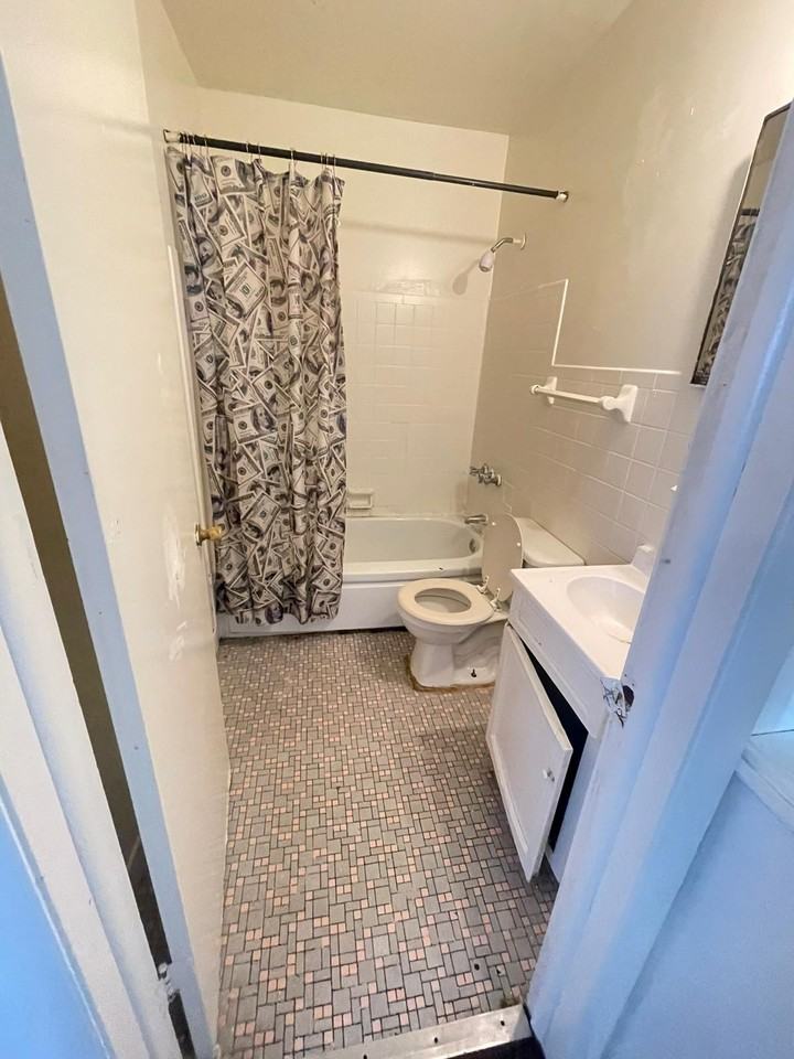 8127 W Thurston Ave #4 - Photo 3 of 6