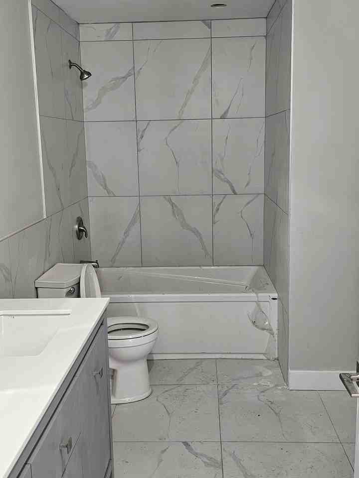 7141 Avenue Alfred de Vigny - Photo 2 of 7