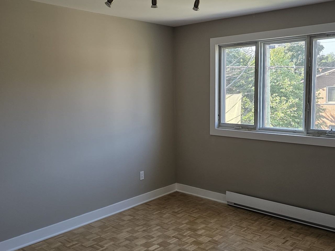 7141 Avenue Alfred de Vigny - Photo 3 of 7