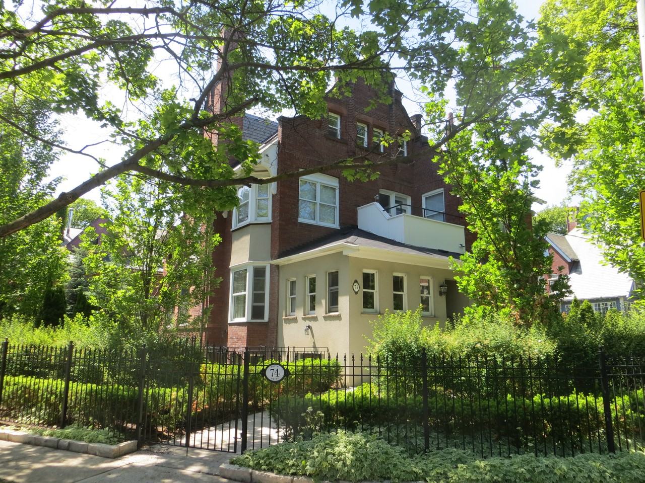 74 South Drive Apartments in Rosedale, Toronto, ON M4W 1R5 Zumper