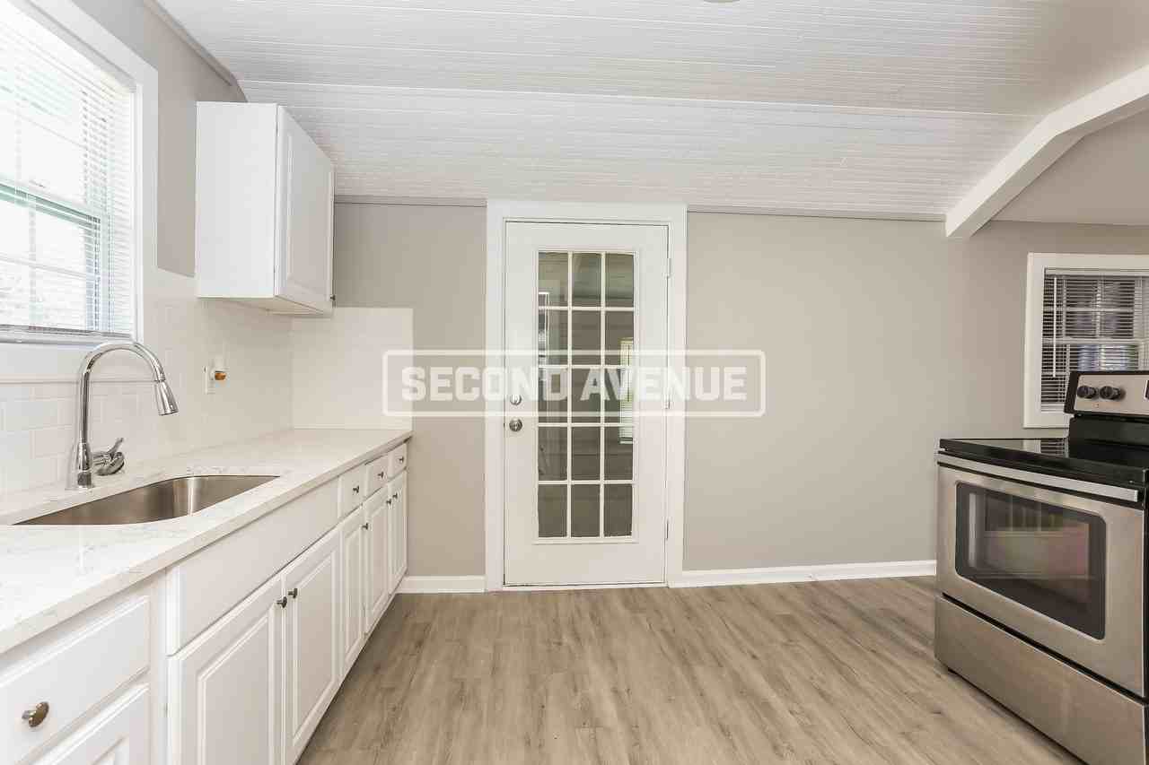 524 E 60th St - Photo 2 of 13