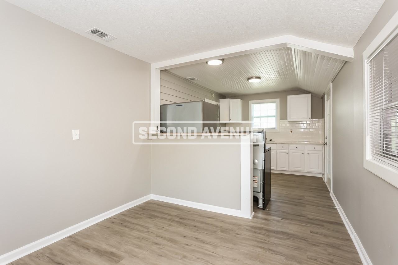 524 E 60th St - Photo 4 of 13