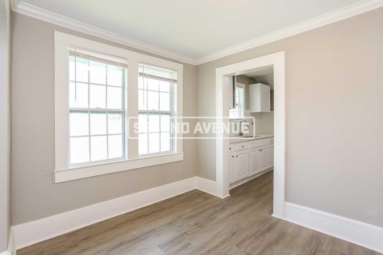 524 E 60th St - Photo 5 of 13