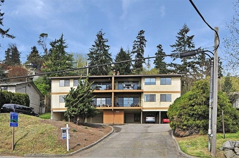 9032 Northeast Juanita Drive - Photo 2 of 10